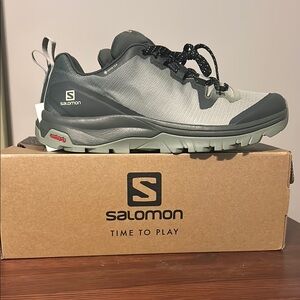 Salomon Vaya GTX Gray Athletic Shoes Rugged Design Women’s 9 NWT
